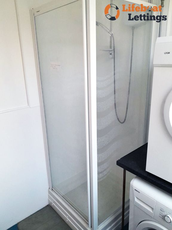 Property photo 3 of 6 Shared Shower Room