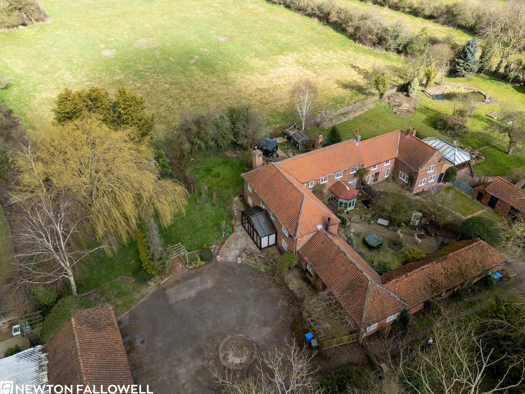 Property photo 3 of 34
