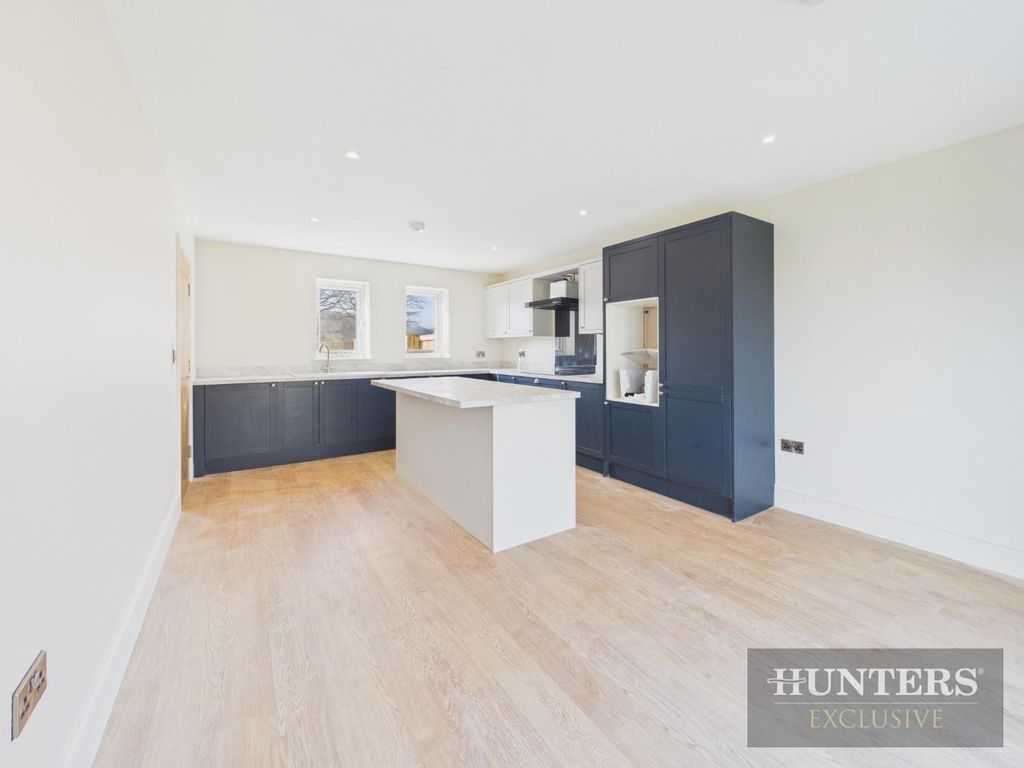 Property photo 2 of 24 Cam05316G0-Pr0352-Still005.Jpg