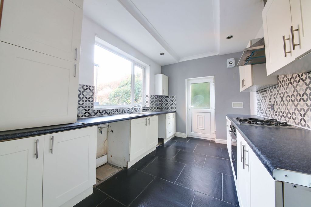 Property photo 2 of 11 Kitchen