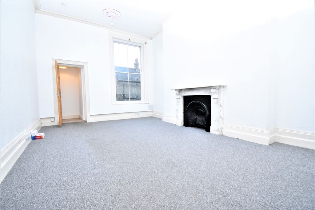 Property photo 2 of 10 Living Room