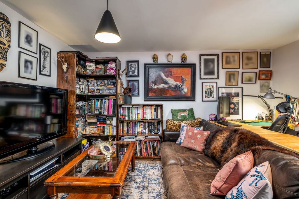 Property photo 3 of 19