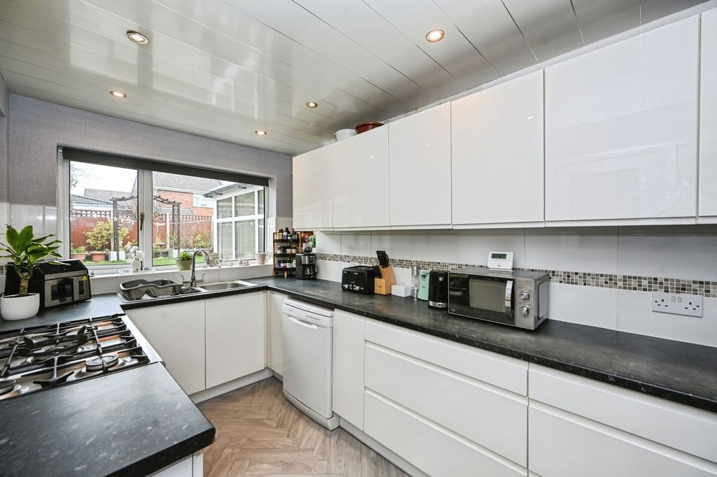 Property photo 3 of 18 Pbox-Img.Jpg