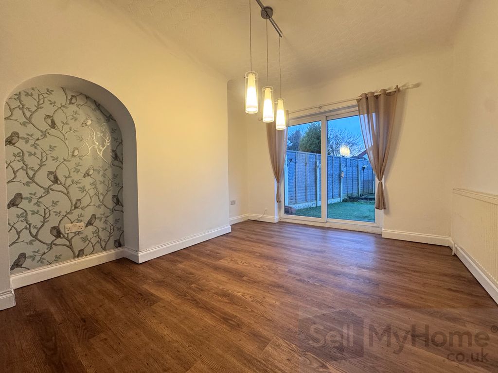 Property photo 3 of 18 Dining Room