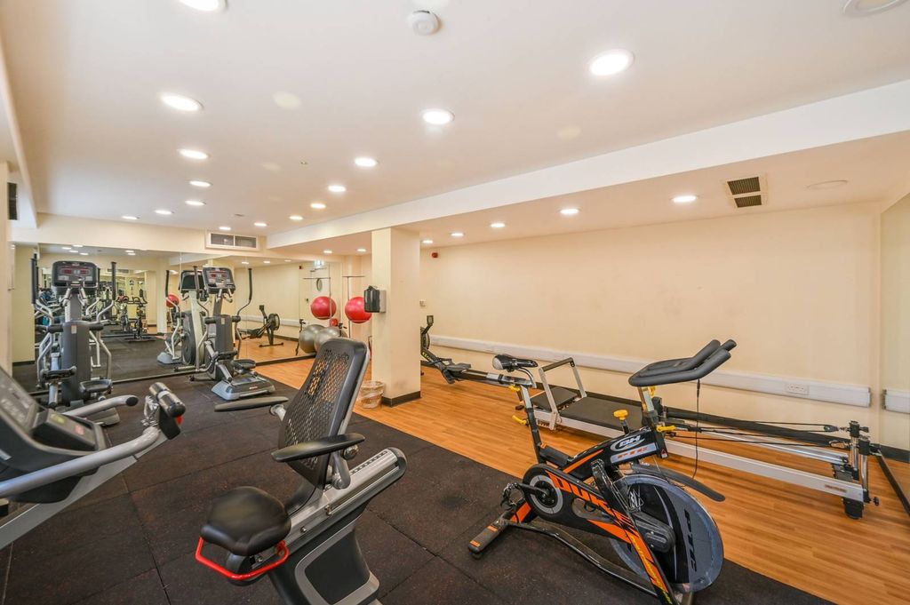 Property photo 2 of 21