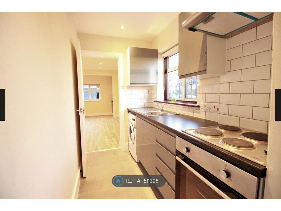 Property photo 3 of 17 Kitchen 2