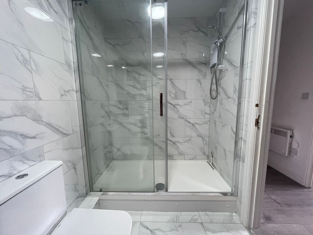 Property photo 3 of 7 Shower