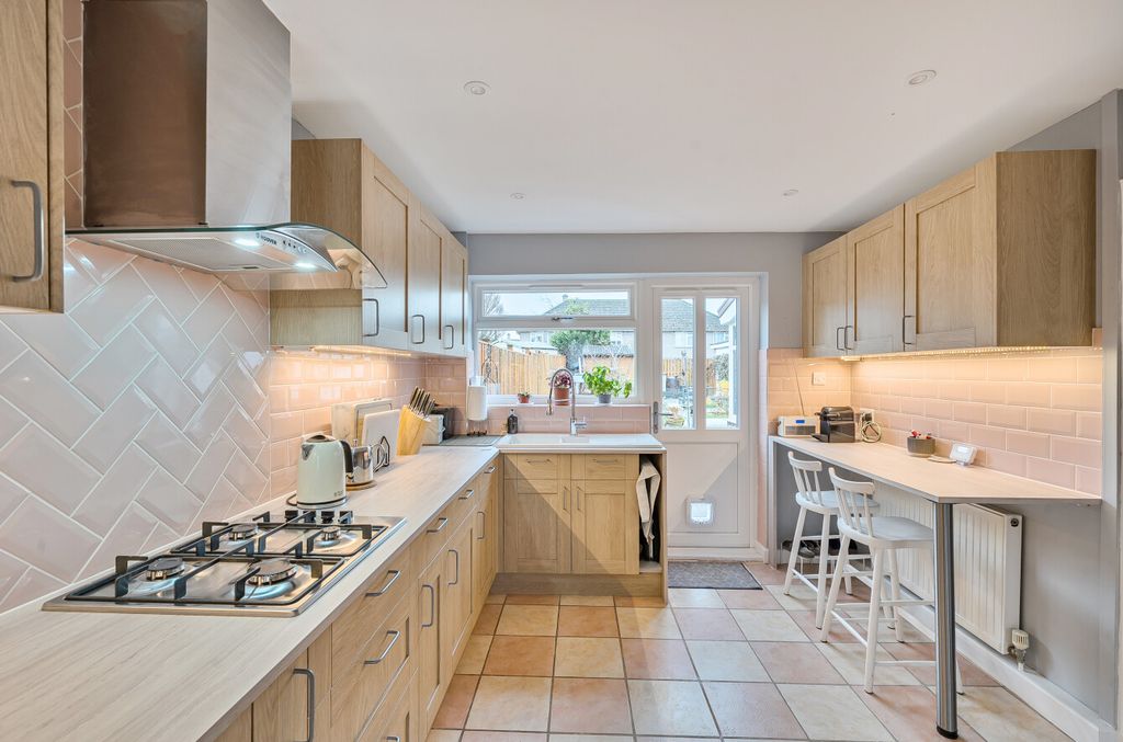 Property photo 2 of 23 138585446931902F552Ba