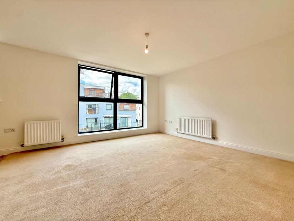 Property photo 3 of 7 Living Room