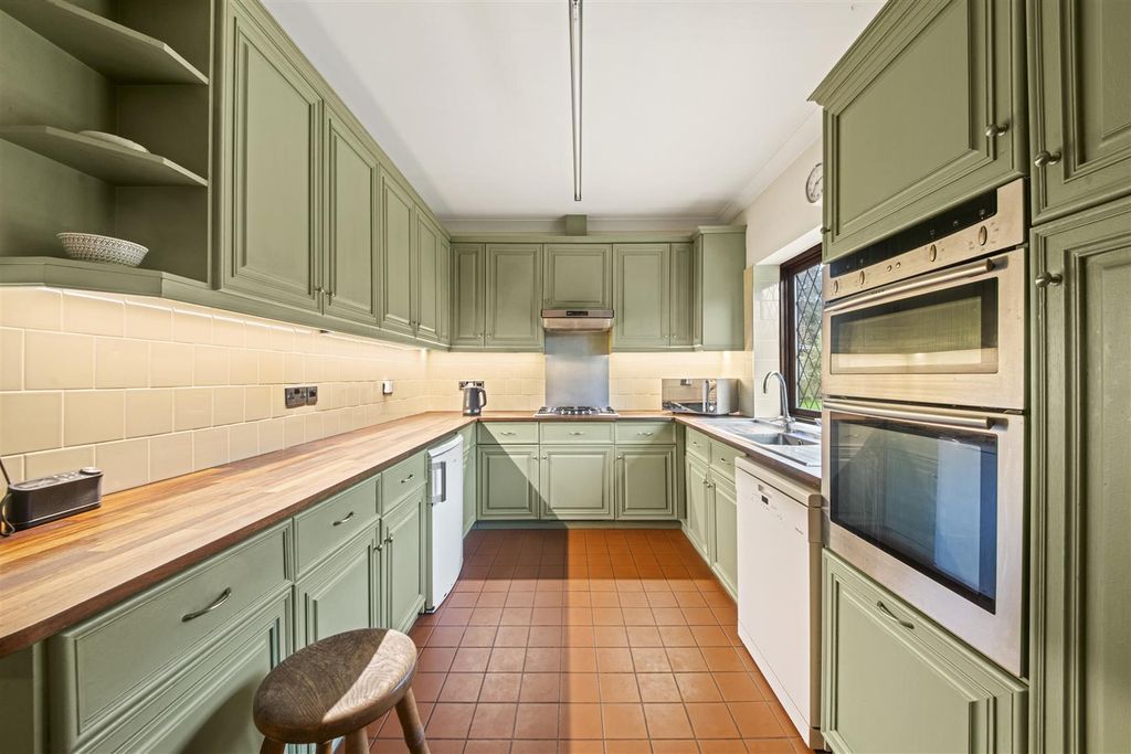 Property photo 3 of 16