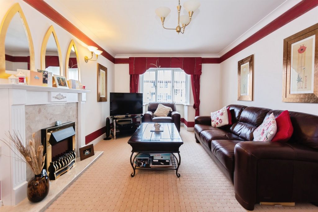 Property photo 2 of 17