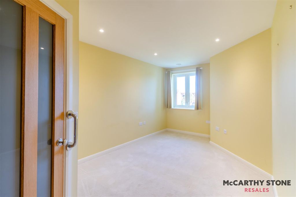 Property photo 3 of 28 8624793-Interior15.Jpg