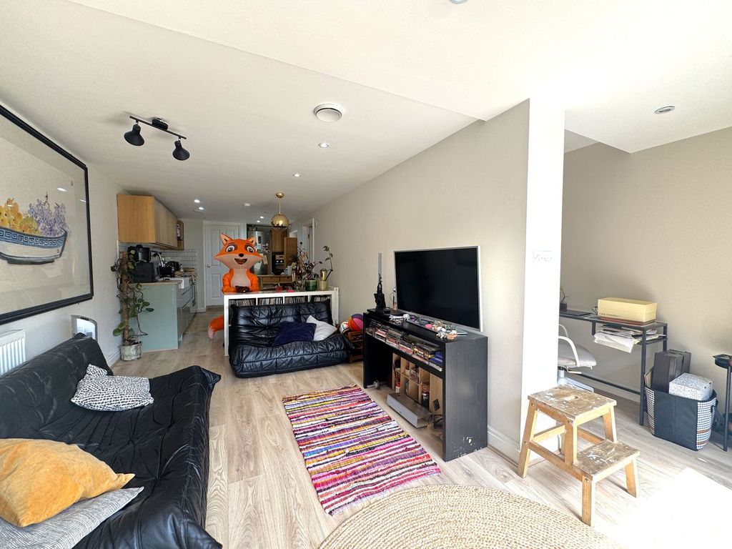 Property photo 3 of 23