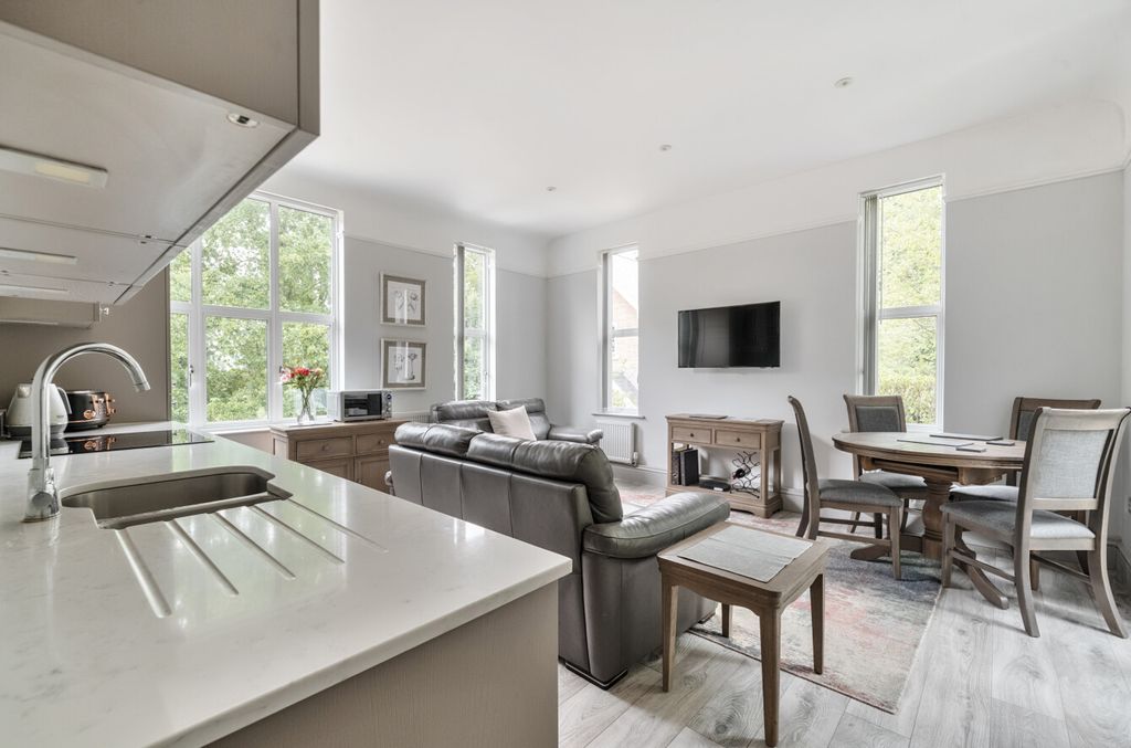 Property photo 2 of 23 1328456-17-687Fb8...