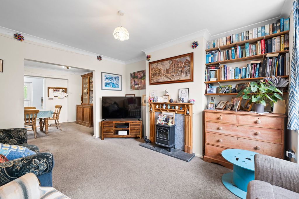 Property photo 2 of 25