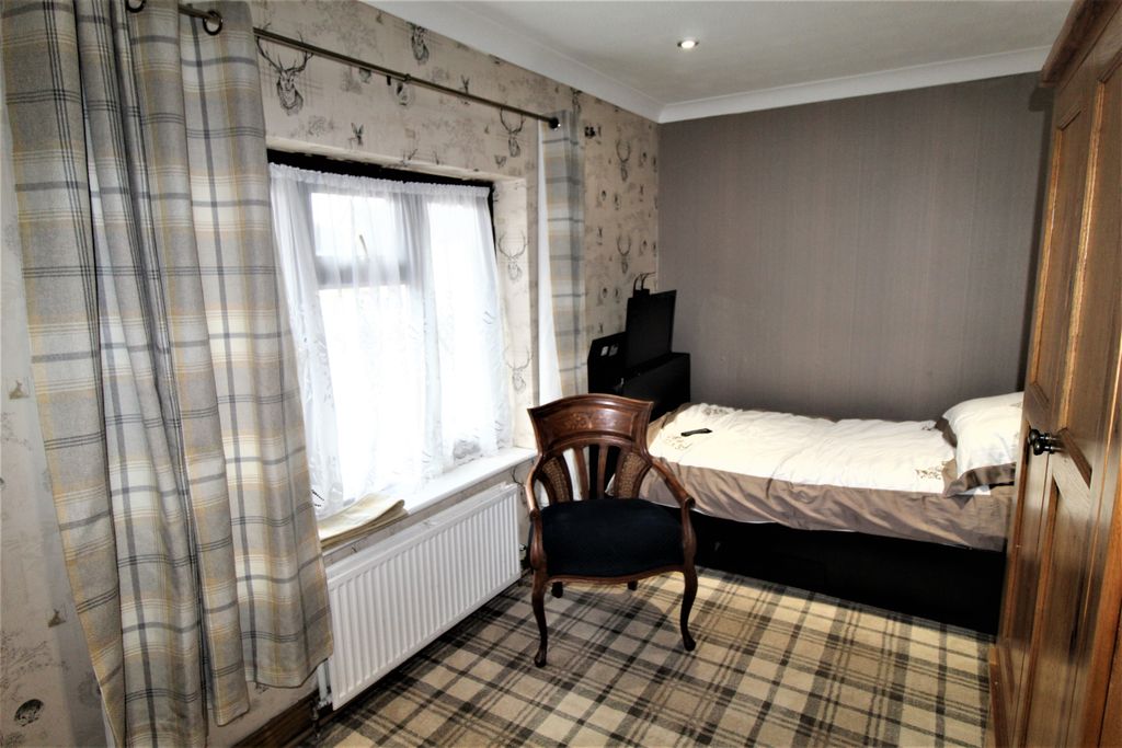 Property photo 1 of 5