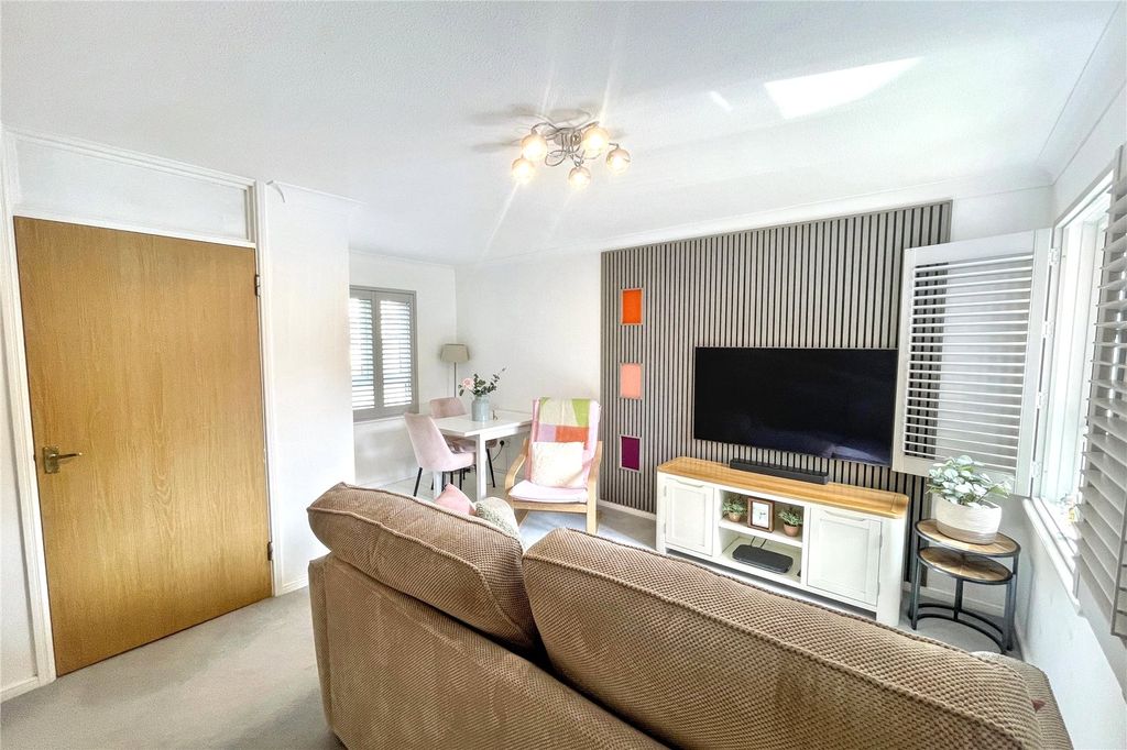 Property photo 2 of 17 Picture No. 14