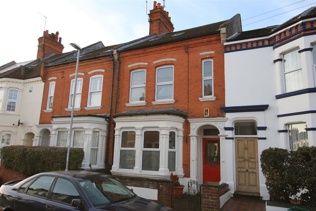 Property photo 1 of 11 47 Holly Front.Jpg