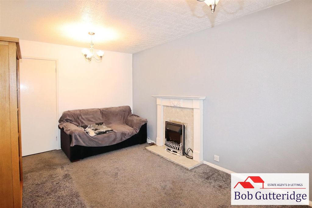 Property photo 3 of 20 Lounge