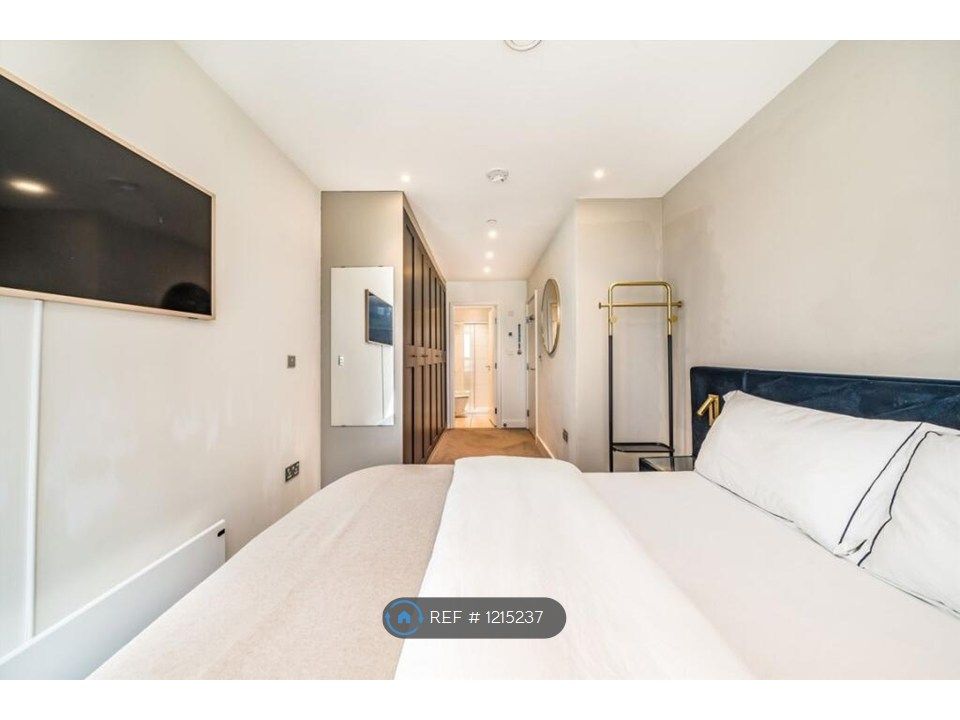 Property photo 2 of 10 Master Bedroom