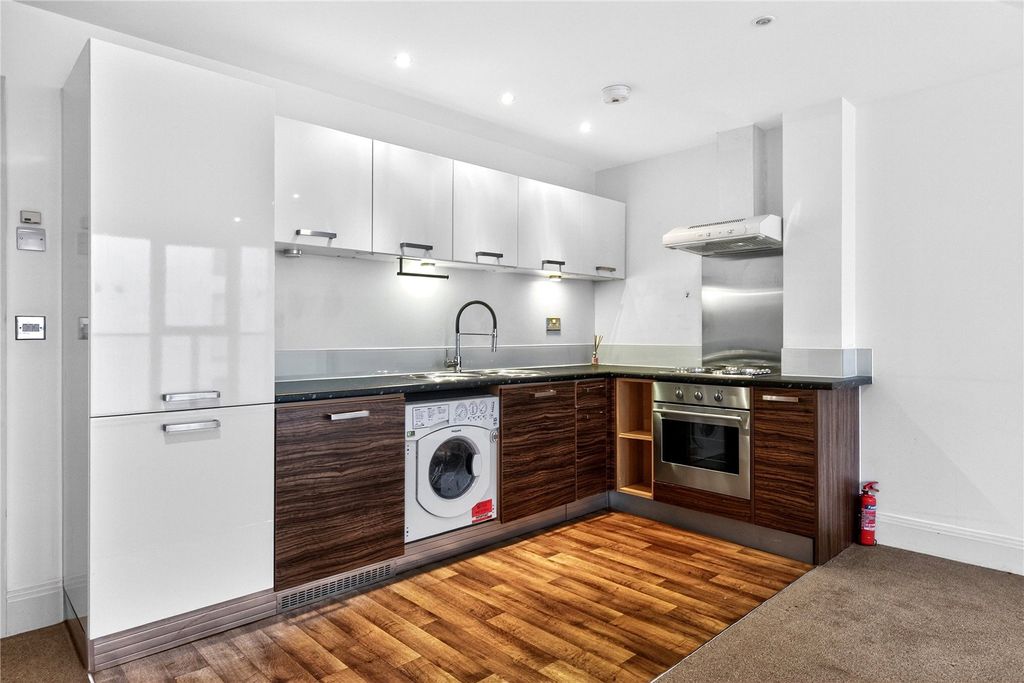 Property photo 3 of 19 Kitchen