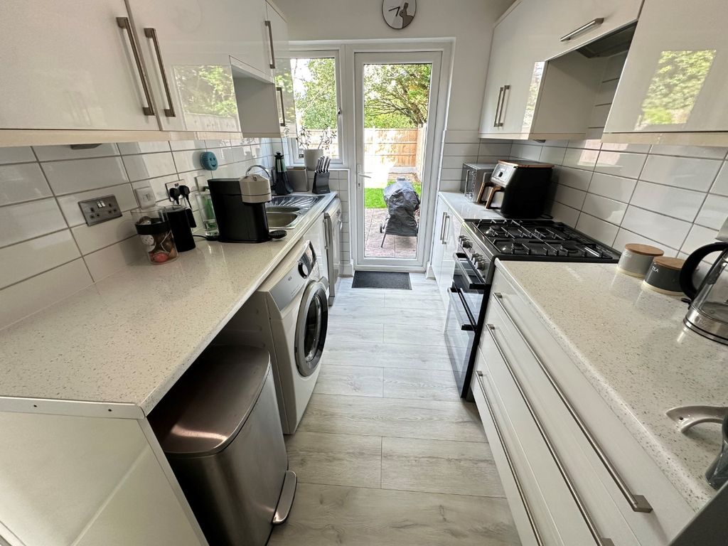 Property photo 3 of 15 4387102