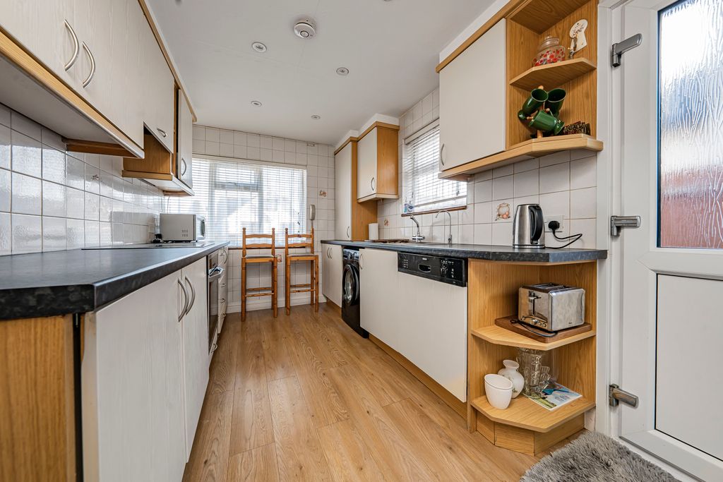 Property photo 3 of 14 Photo Nov 26 2025, 10 42 44 Am