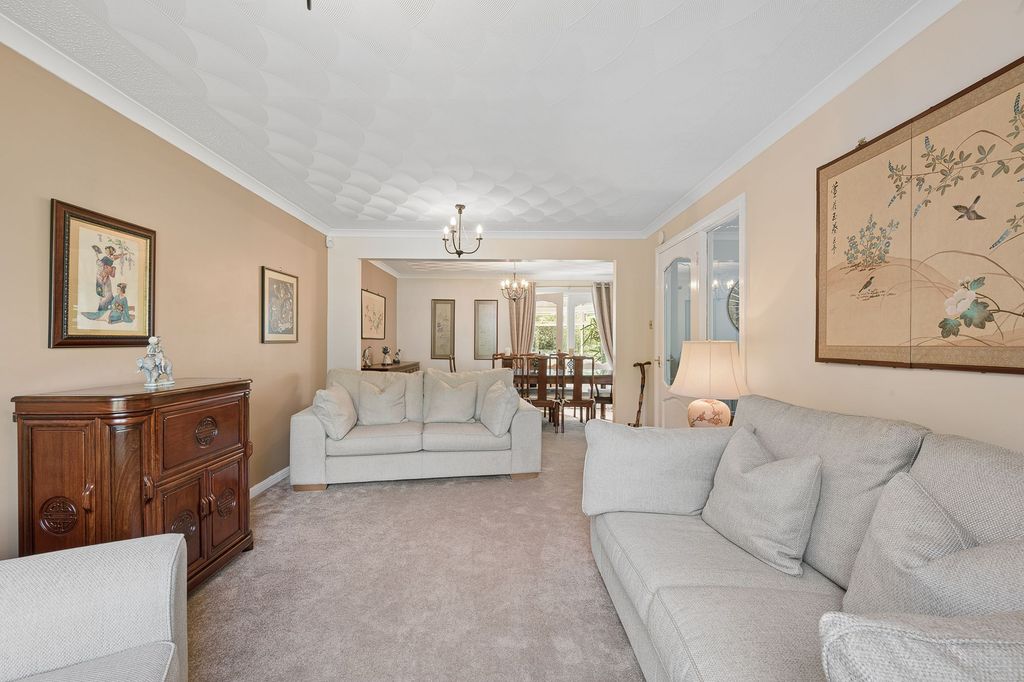 Property photo 3 of 53 Lounge