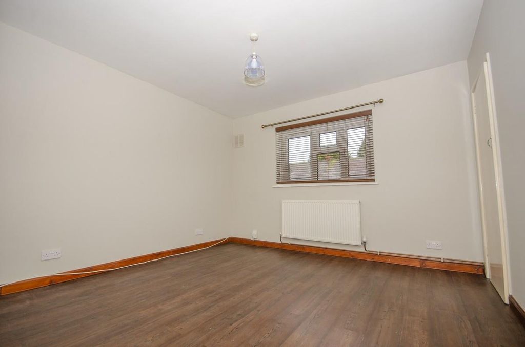 Property photo 3 of 14 Bedroom.Jpg