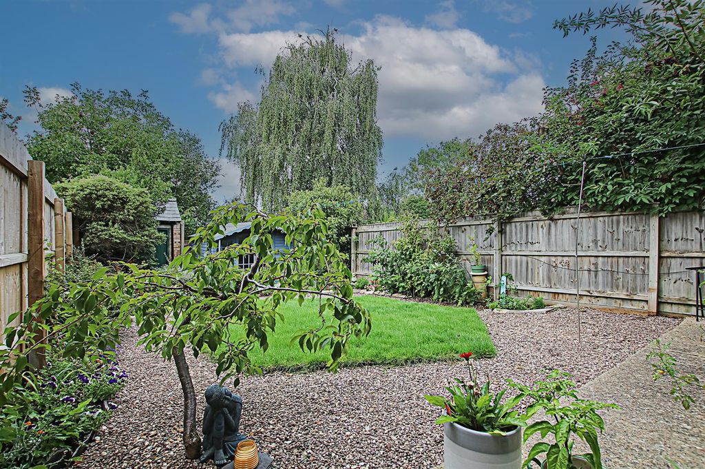 Property photo 2 of 15 Garden.Jpg