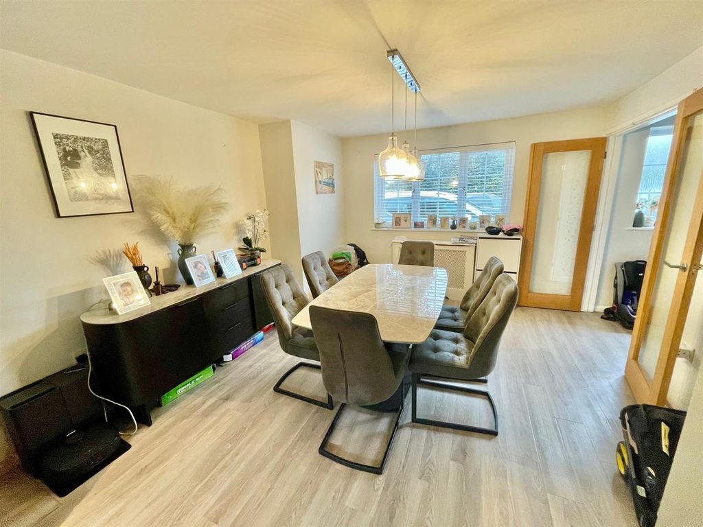 Property photo 3 of 13 9 Cherry Tree Diner.Jpg