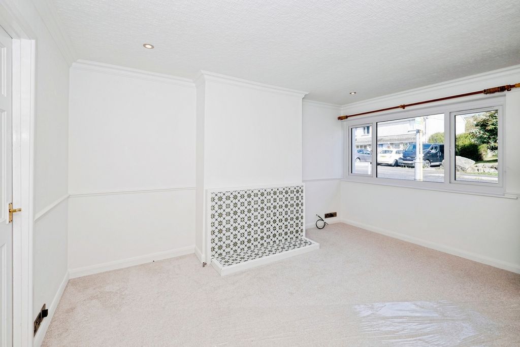 Property photo 2 of 17 Photo