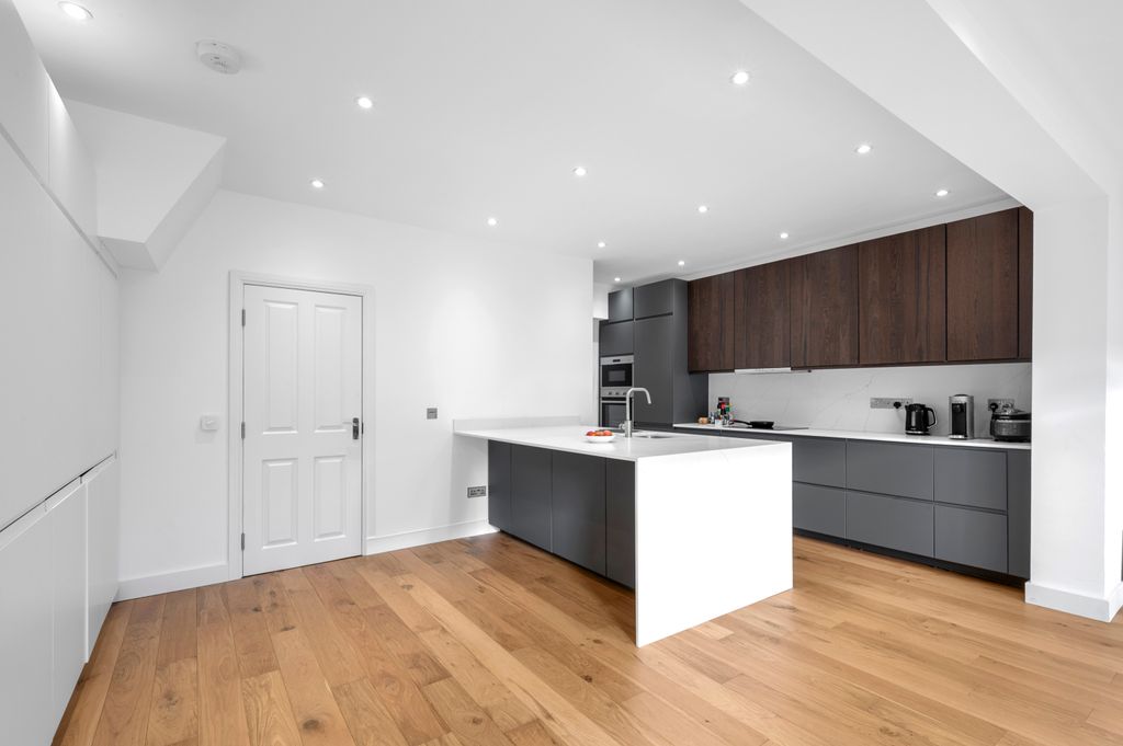 Property photo 3 of 20 Picture No. 17