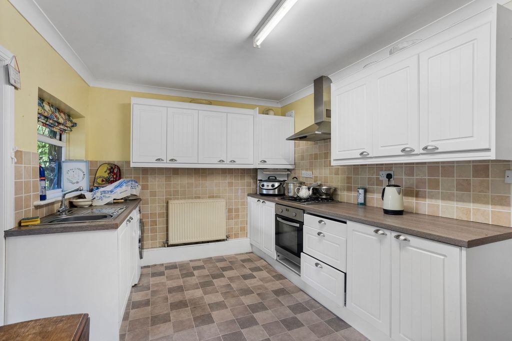Property photo 2 of 23