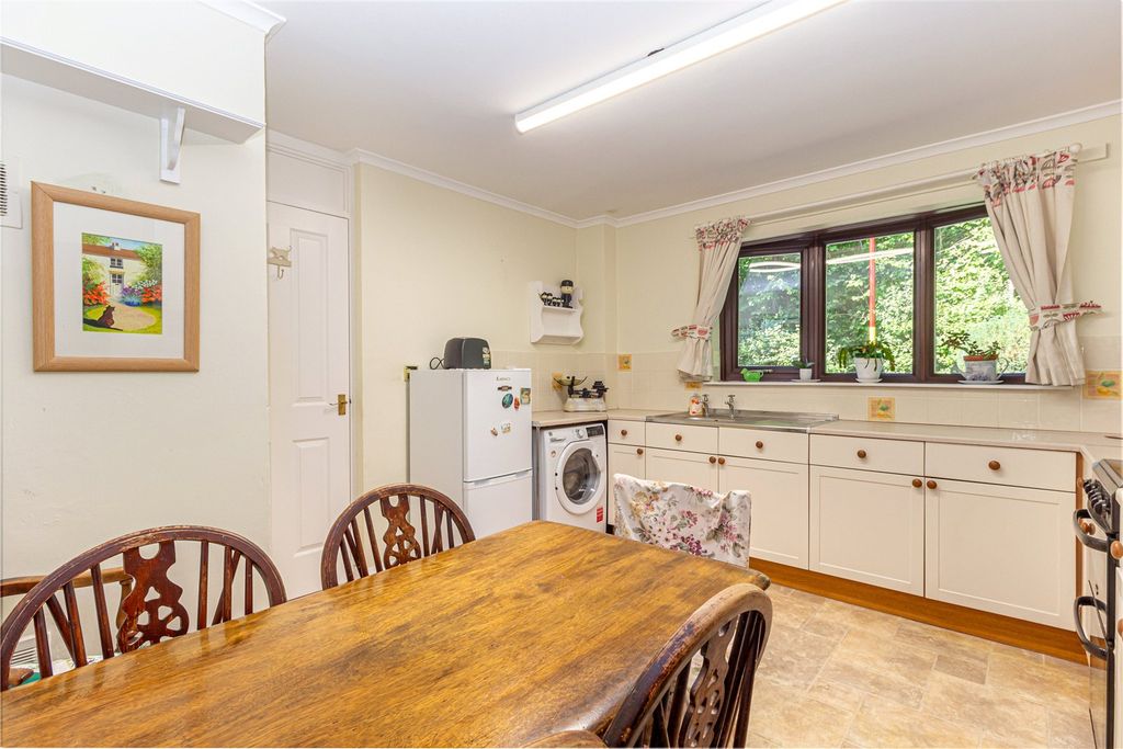 Property photo 2 of 16 Picture No. 14