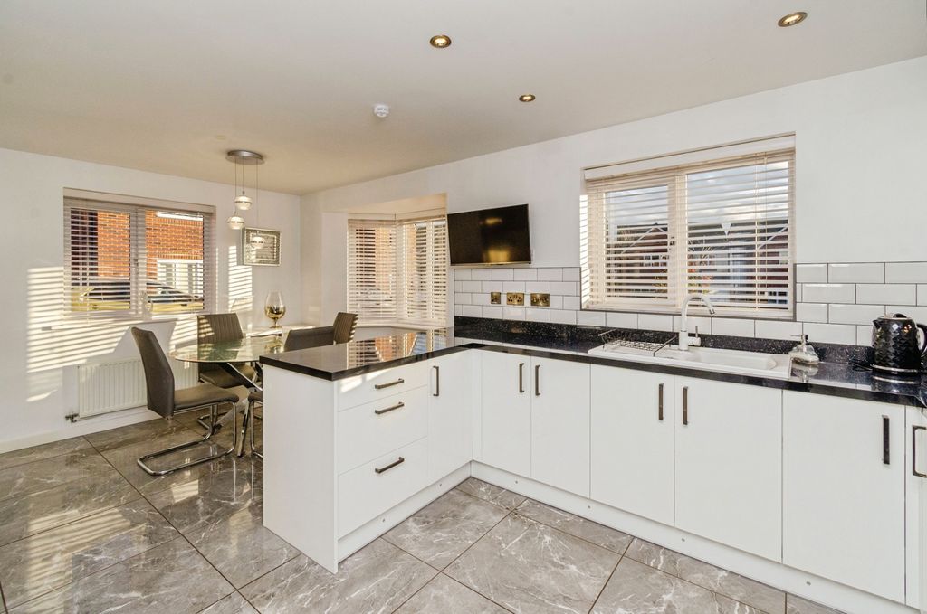 Property photo 2 of 17 Photo