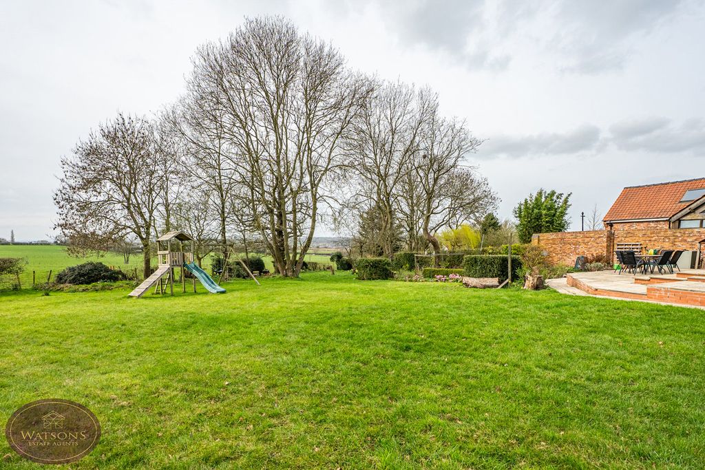 Property photo 2 of 42