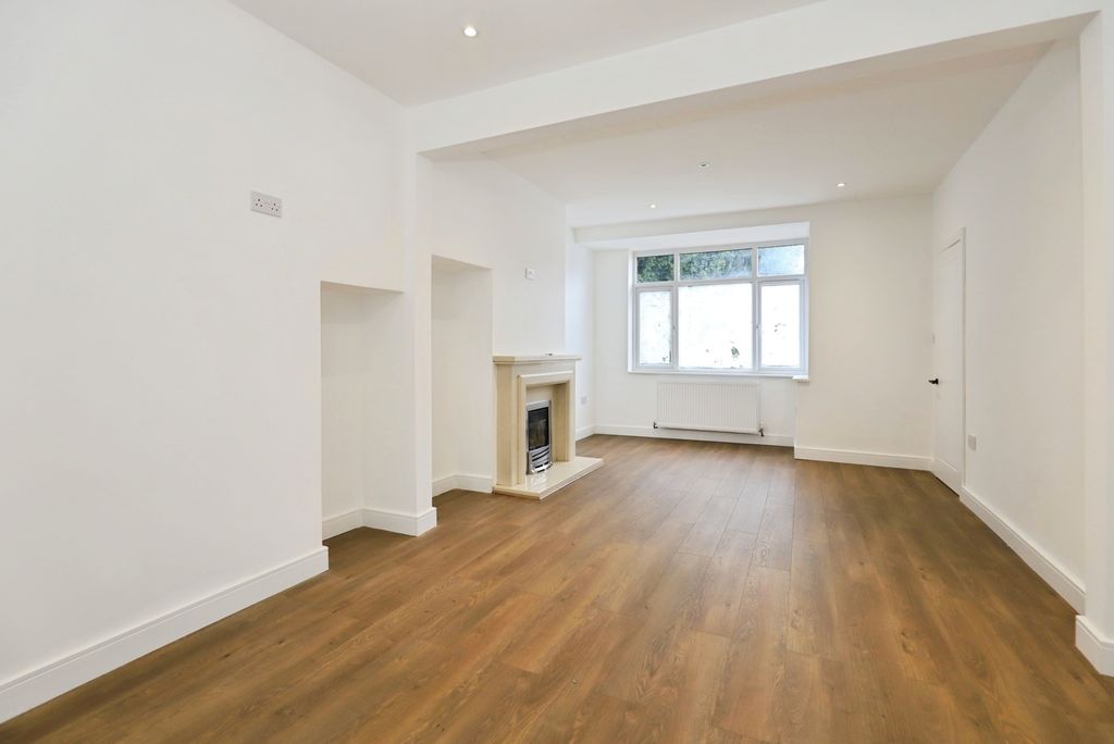 Property photo 3 of 13 Lounge/ Dining Room