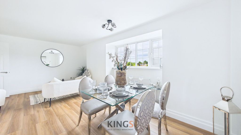 Property photo 3 of 14 Dining Area