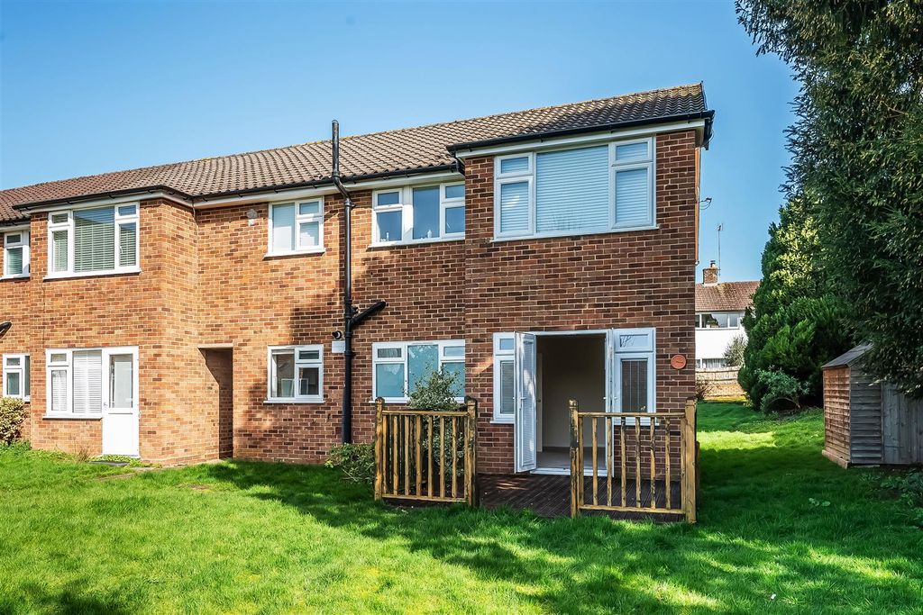 Property photo 2 of 10 19-Russell-Court-14.Jpg