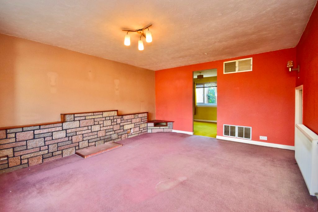 Property photo 2 of 28