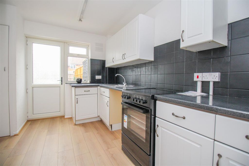 Property photo 2 of 11 Img_3932.Jpg