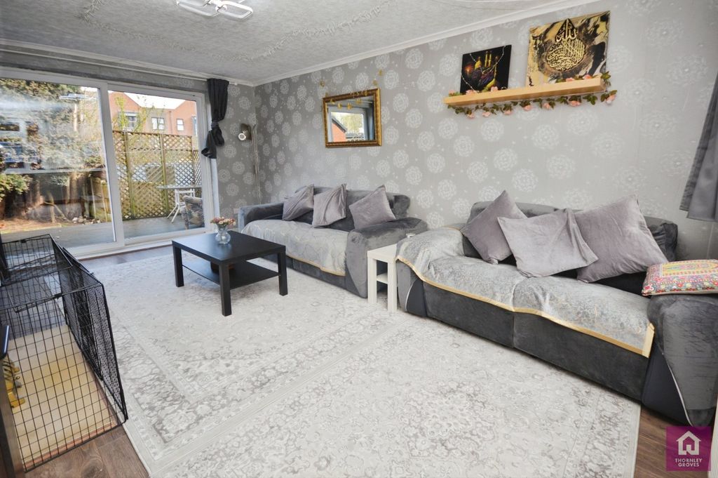 Property photo 3 of 14 Lounge