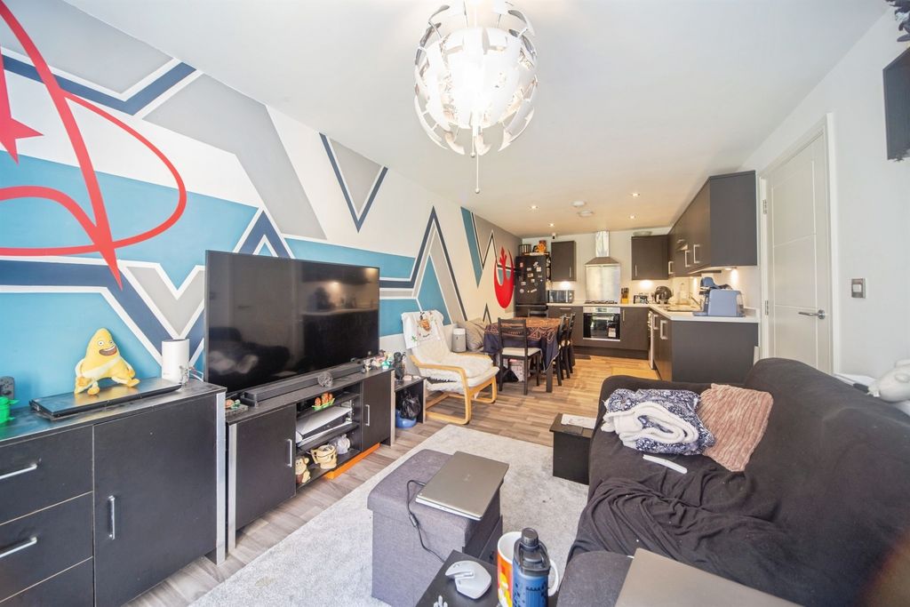 Property photo 3 of 12