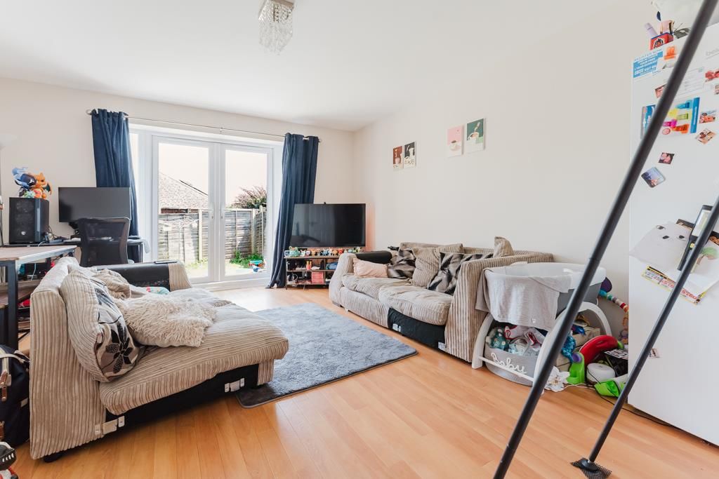 Property photo 3 of 21 39 High Street, Burton Latimer-7.Jpg