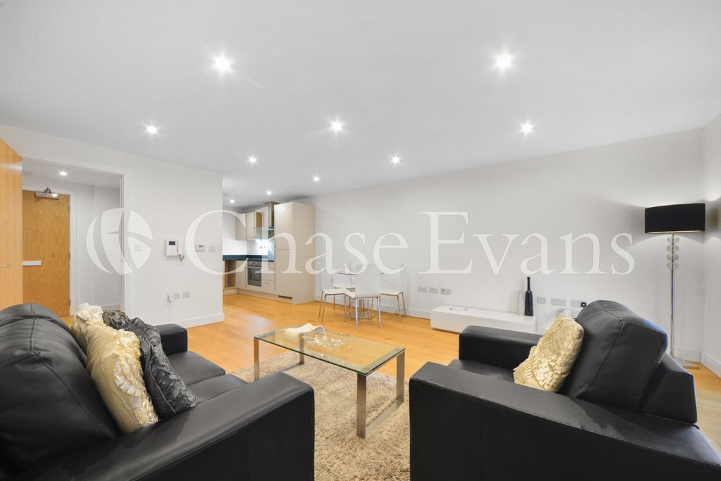Property photo 1 of 18 Living