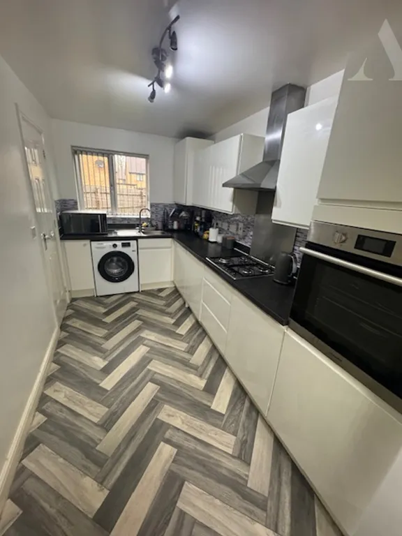 House in Birmingham, Stechford, West Midlands - More