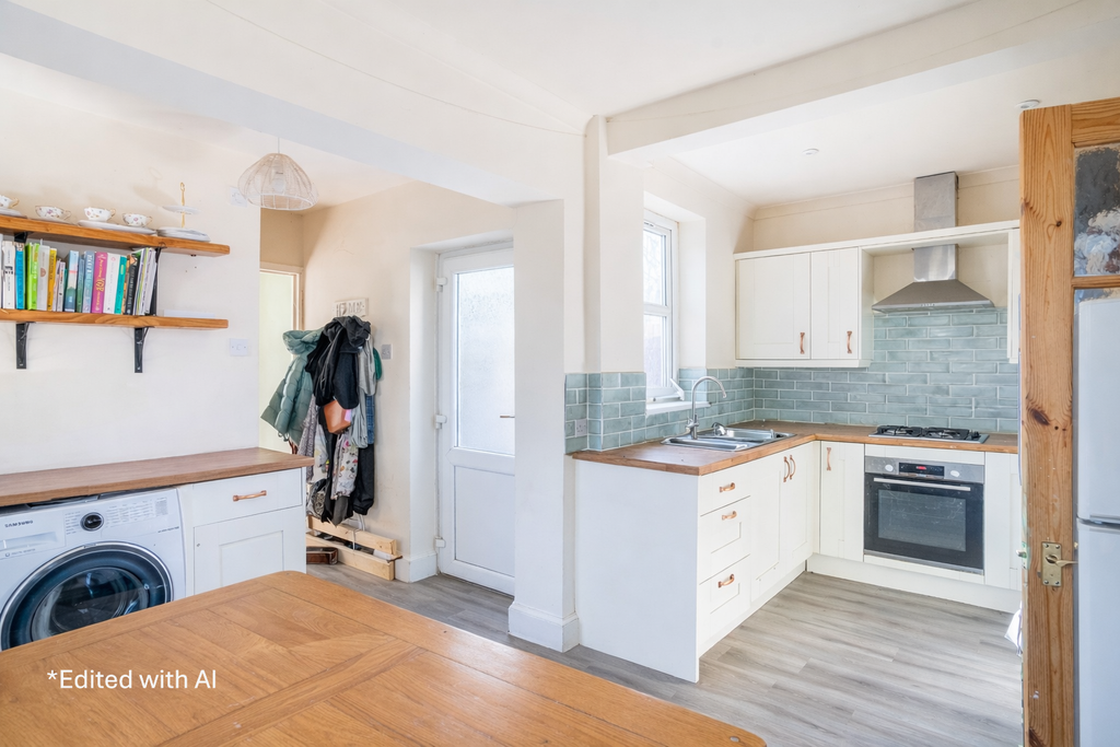 Property photo 2 of 18 Kitchen