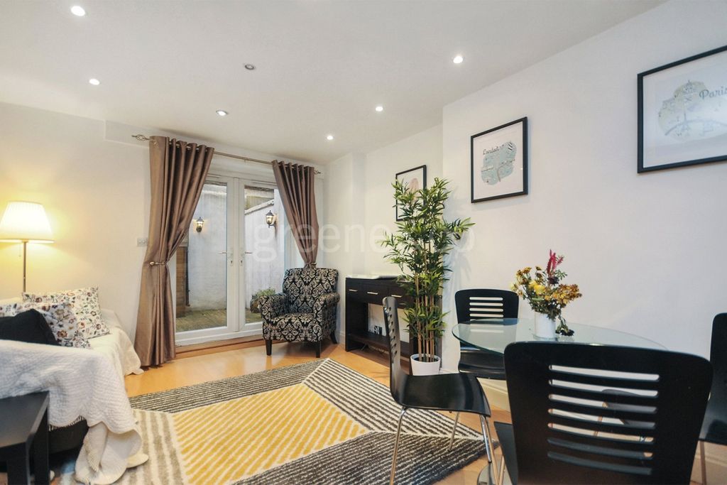Property photo 1 of 9 1