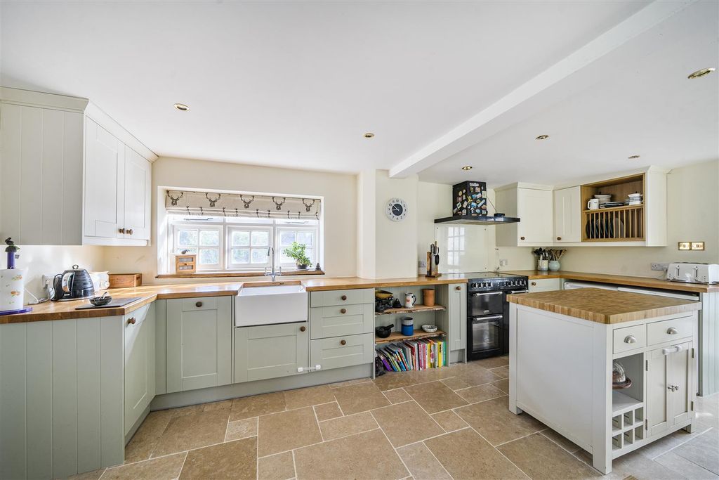 Property photo 2 of 19 Kitchen/Dining Room